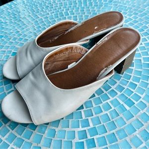 🛑 CLOSEOUT- Cream Slide Sandals